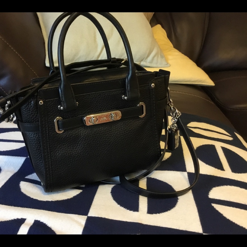 Coach Swagger 21 Carryall handbag Crossbody bag